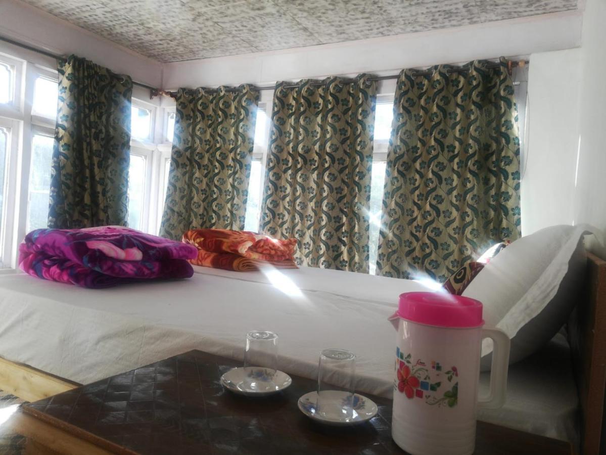 Sernang Homestay Hundar Bagian luar foto
