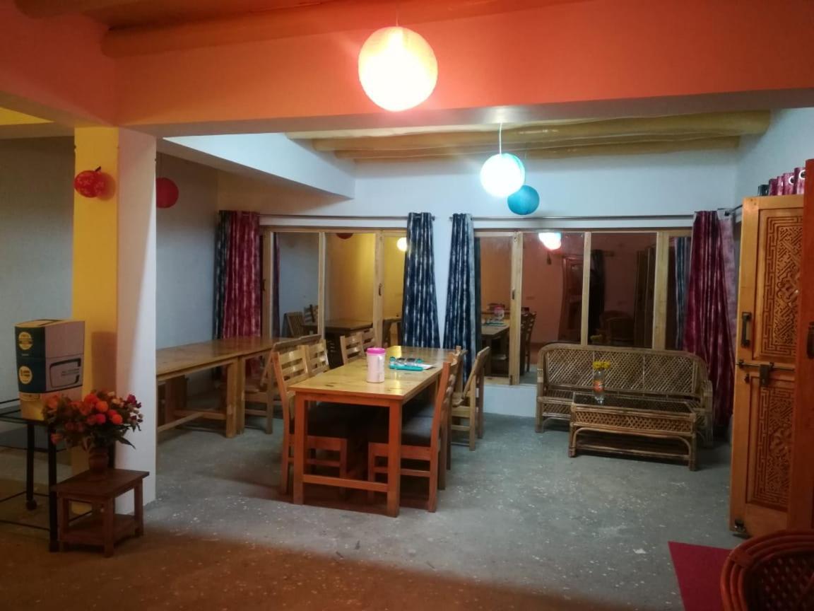 Sernang Homestay Hundar Bagian luar foto
