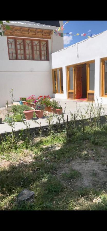 Sernang Homestay Hundar Bagian luar foto