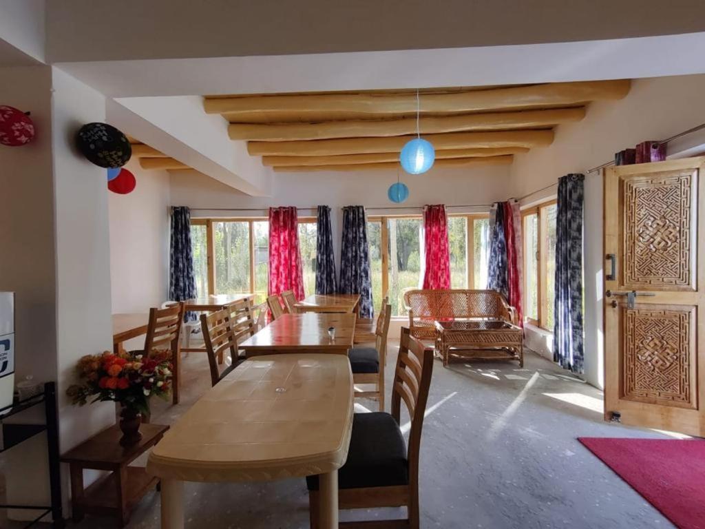 Sernang Homestay Hundar Bagian luar foto