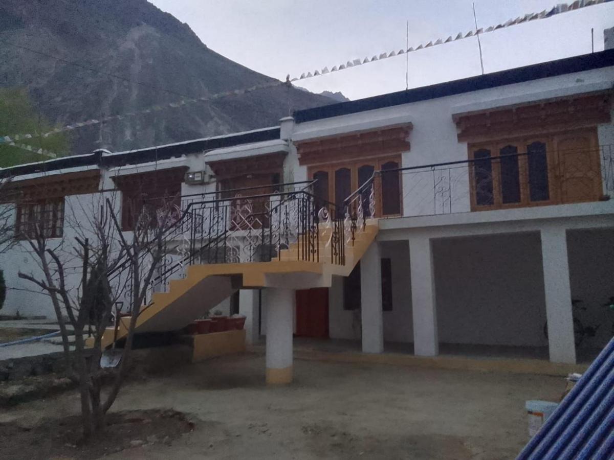 Sernang Homestay Hundar Bagian luar foto