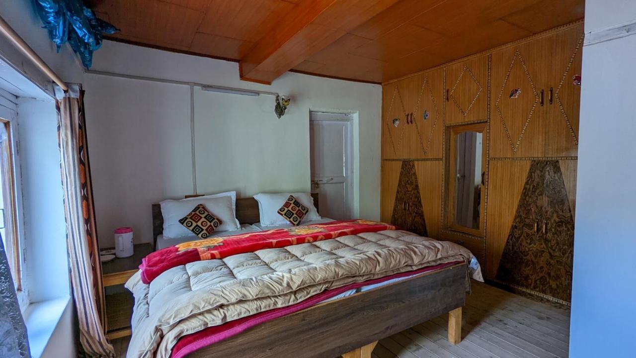 Sernang Homestay Hundar Bagian luar foto