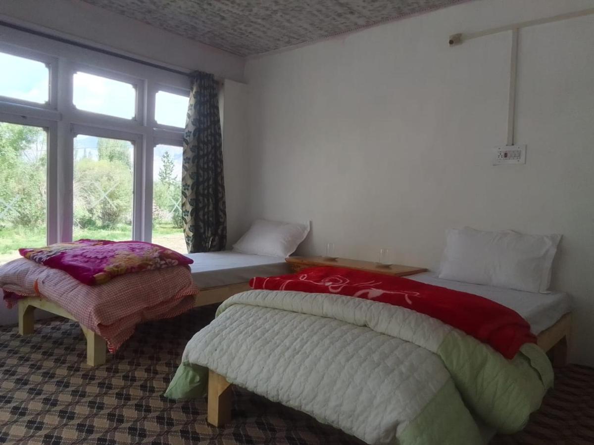 Sernang Homestay Hundar Bagian luar foto